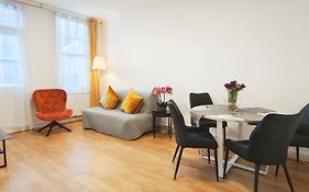 Blossom Apartment With Garden